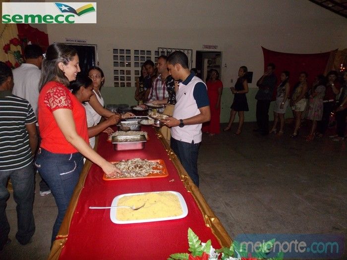   Confraternização de fim de ano aos profissionais da Educação Municipal - Imagem 69