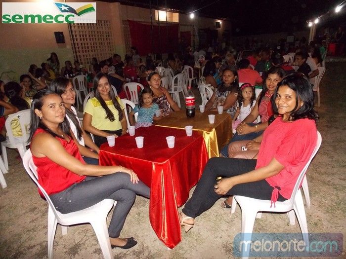   Confraternização de fim de ano aos profissionais da Educação Municipal - Imagem 40