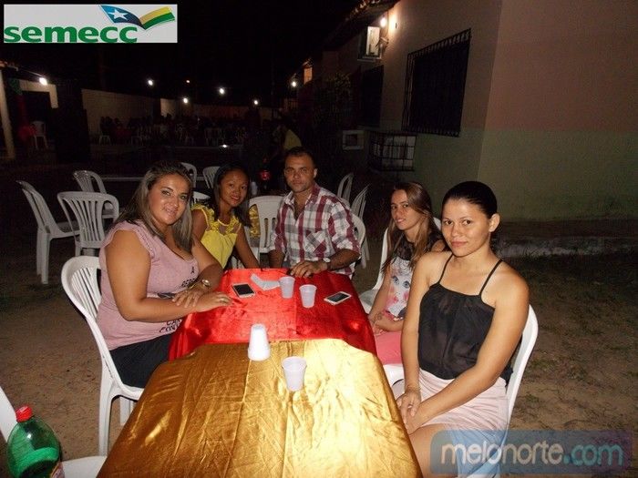   Confraternização de fim de ano aos profissionais da Educação Municipal - Imagem 58