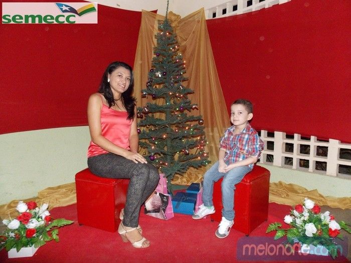   Confraternização de fim de ano aos profissionais da Educação Municipal - Imagem 60