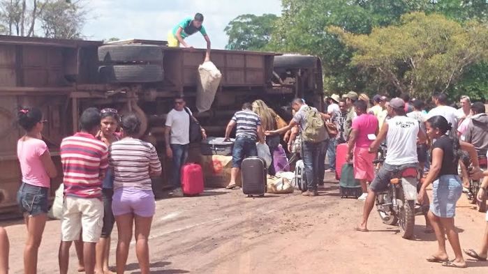 Buracos causa acidente de ônibus da Princesa do Sul - Imagem 1