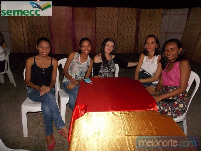   Confraternização de fim de ano aos profissionais da Educação Municipal - Imagem 27