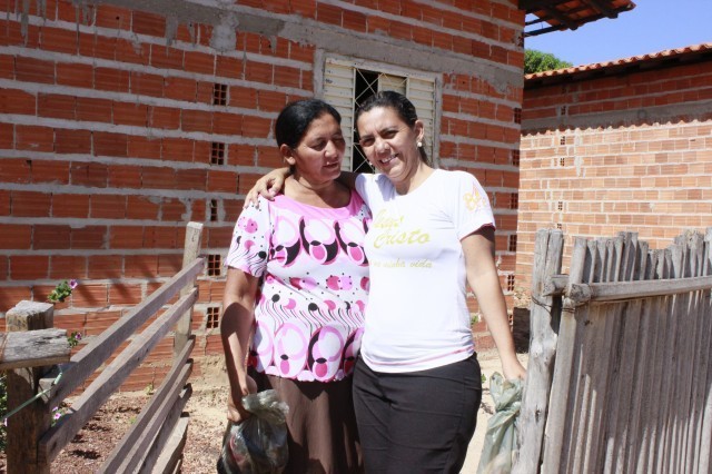 Prefeita Dra. Salete Rêgo faz a entrega de Peixes para famílias carentes. - Imagem 2