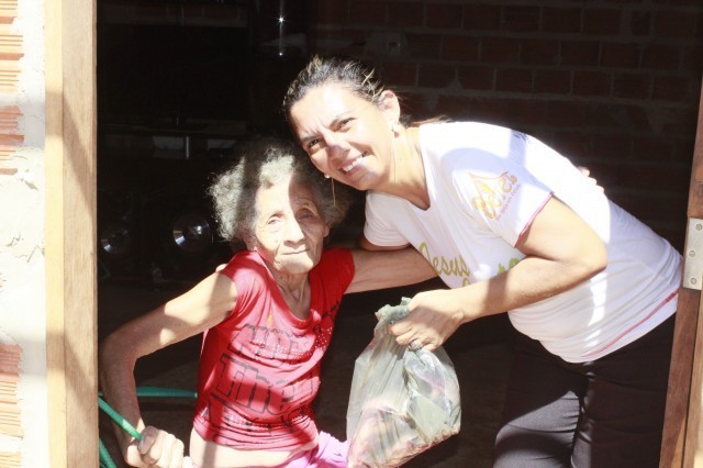 Prefeita Dra. Salete Rêgo faz a entrega de Peixes para famílias carentes. - Imagem 9