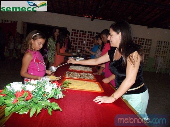   Confraternização de fim de ano aos profissionais da Educação Municipal - Imagem 65