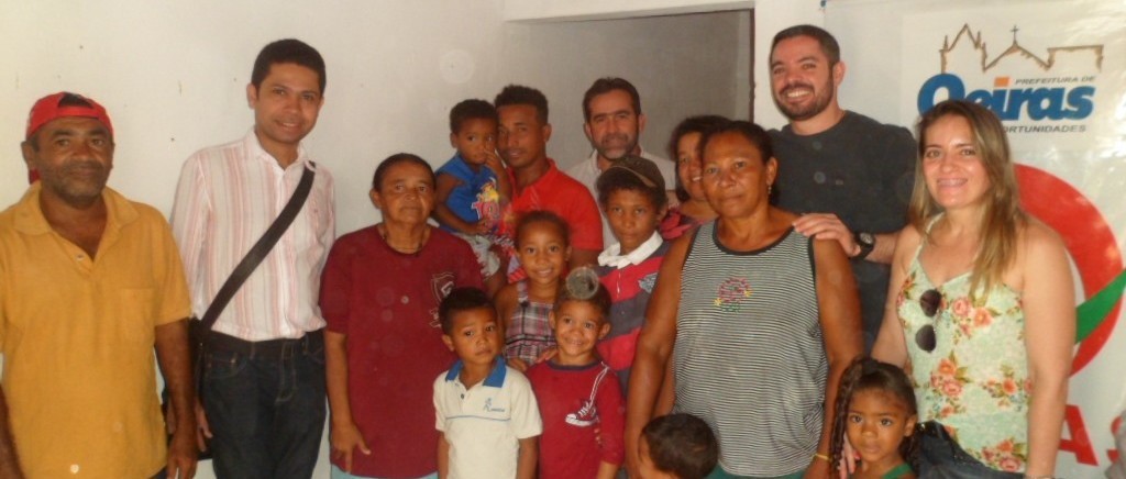 Prefeito Lukano Sá entrega casa para família que perdeu imóvel em incêndio 