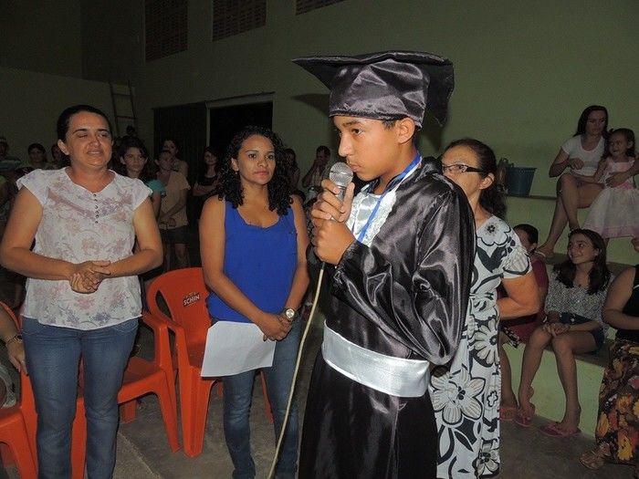 Estudantes participam de solenidade de entrega de certificados e medalhas - Imagem 82