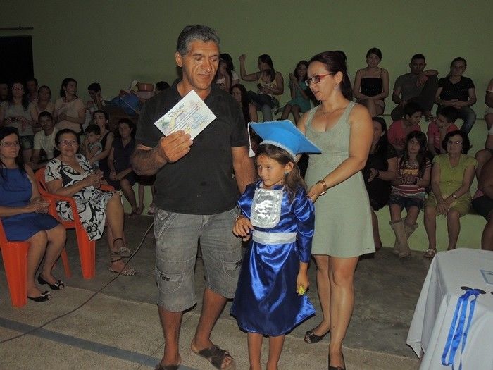 Estudantes participam de solenidade de entrega de certificados e medalhas - Imagem 28