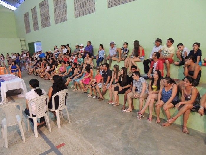 Estudantes participam de solenidade de entrega de certificados e medalhas - Imagem 4