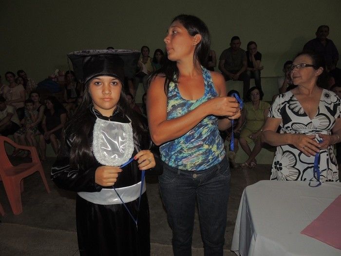 Estudantes participam de solenidade de entrega de certificados e medalhas - Imagem 61