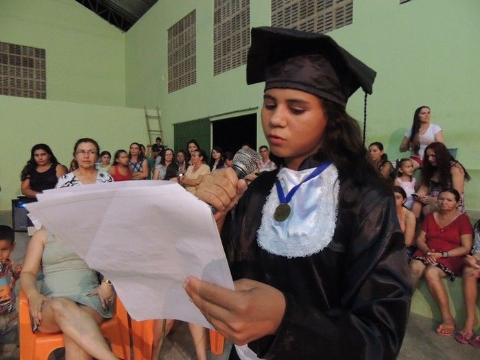 Estudantes participam de solenidade de entrega de certificados e medalhas - Imagem 79