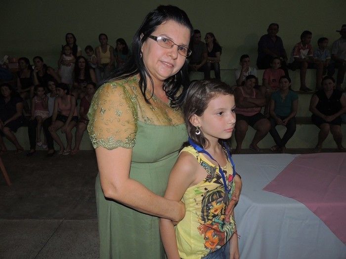 Estudantes participam de solenidade de entrega de certificados e medalhas - Imagem 66