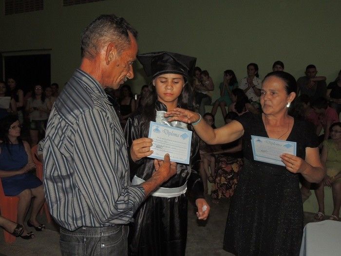Estudantes participam de solenidade de entrega de certificados e medalhas - Imagem 31