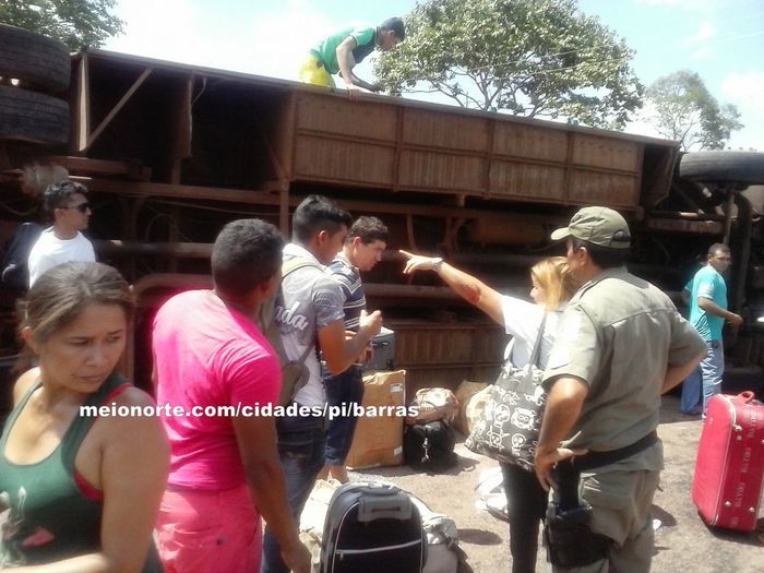 Ônibus da empresa Princesa do Sul tomba em Barras - Imagem 2