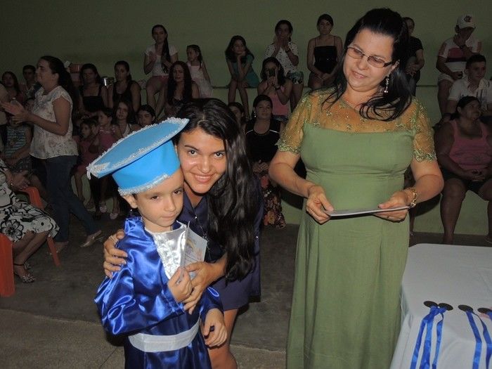 Estudantes participam de solenidade de entrega de certificados e medalhas - Imagem 40