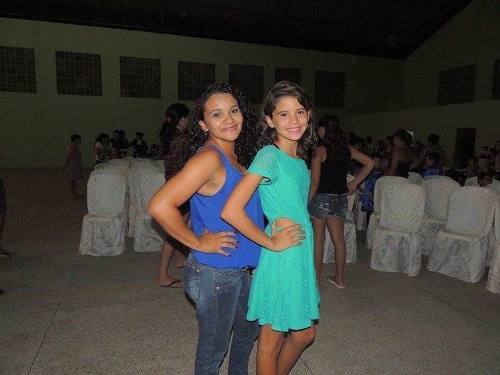 Estudantes participam de solenidade de entrega de certificados e medalhas - Imagem 94