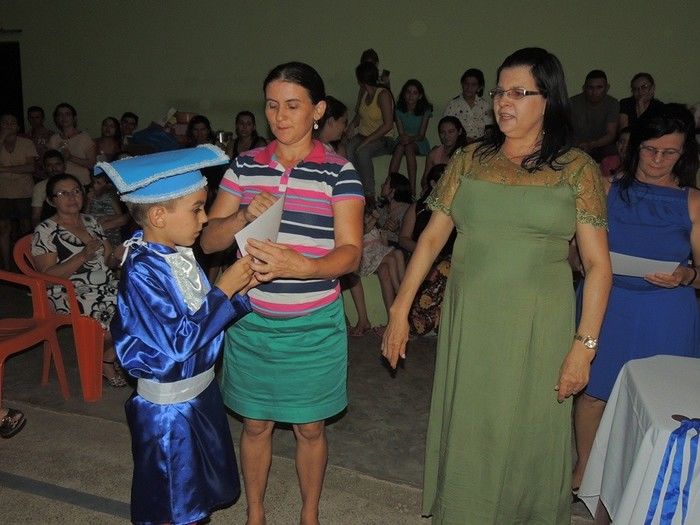 Estudantes participam de solenidade de entrega de certificados e medalhas - Imagem 43