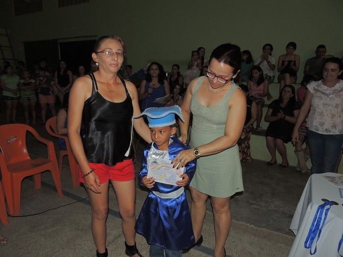 Estudantes participam de solenidade de entrega de certificados e medalhas - Imagem 21
