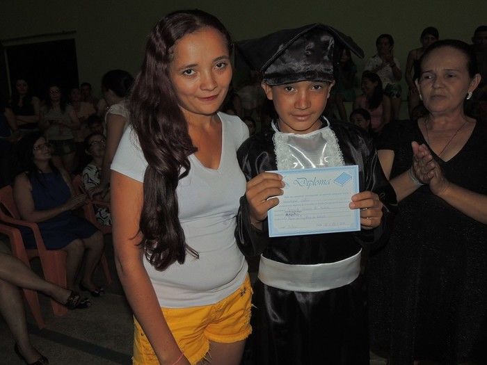 Estudantes participam de solenidade de entrega de certificados e medalhas - Imagem 33