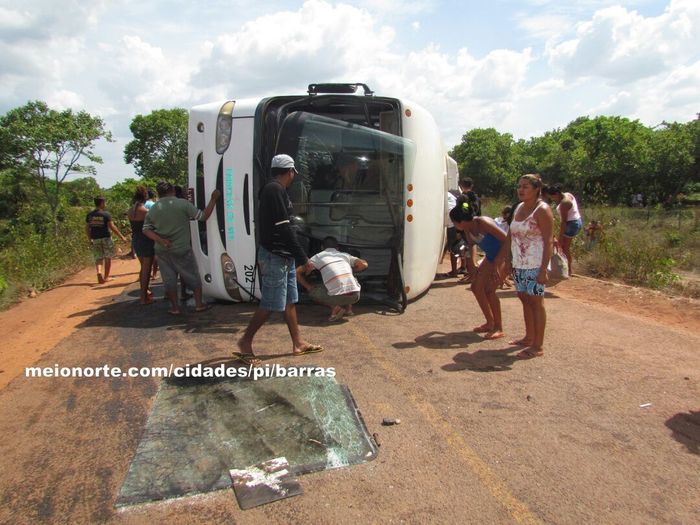 Ônibus da empresa Princesa do Sul tomba em Barras - Imagem 14