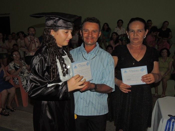 Estudantes participam de solenidade de entrega de certificados e medalhas - Imagem 32
