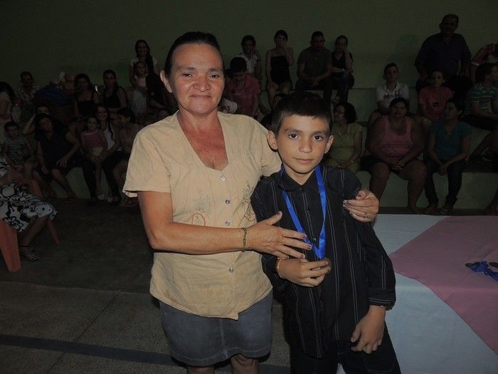 Estudantes participam de solenidade de entrega de certificados e medalhas - Imagem 57