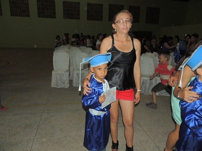 Estudantes participam de solenidade de entrega de certificados e medalhas - Imagem 96