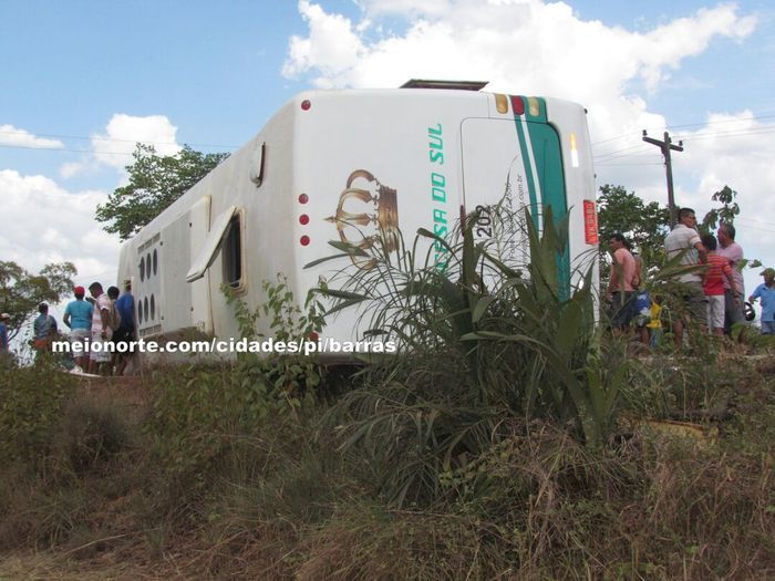 Ônibus da empresa Princesa do Sul tomba em Barras - Imagem 16