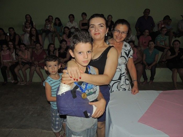 Estudantes participam de solenidade de entrega de certificados e medalhas - Imagem 58