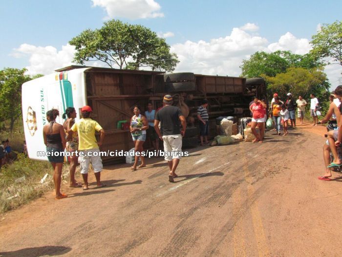 Ônibus da empresa Princesa do Sul tomba em Barras - Imagem 17