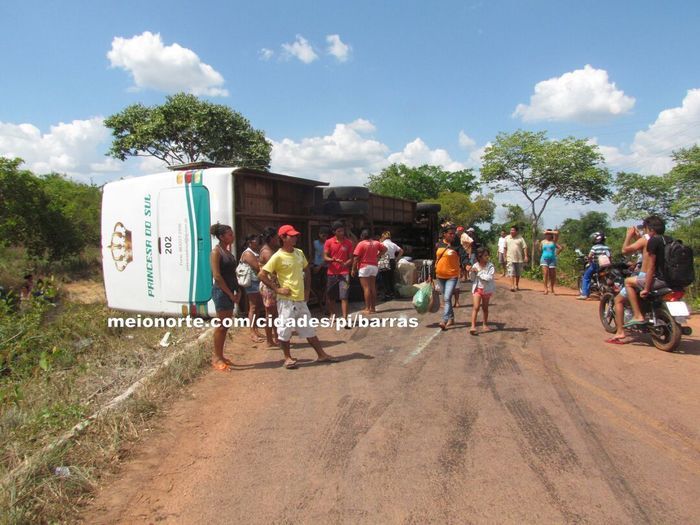 Ônibus da empresa Princesa do Sul tomba em Barras - Imagem 19