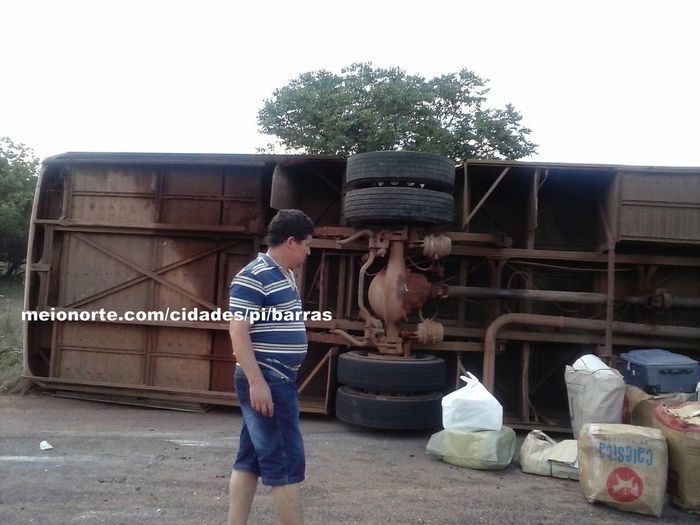 Ônibus da empresa Princesa do Sul tomba em Barras - Imagem 6