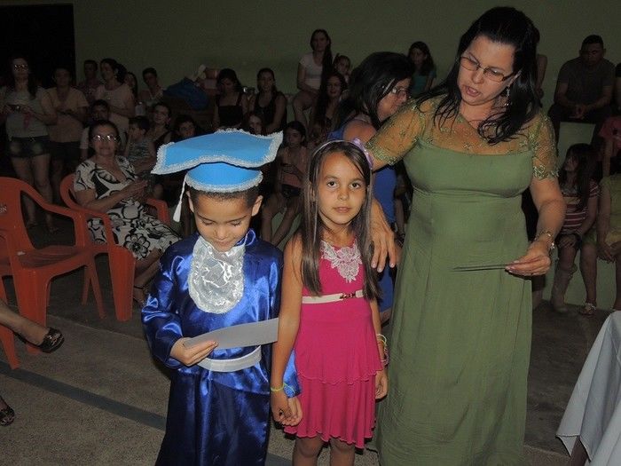 Estudantes participam de solenidade de entrega de certificados e medalhas - Imagem 42