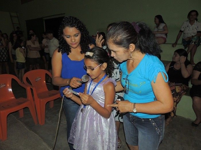 Estudantes participam de solenidade de entrega de certificados e medalhas - Imagem 81