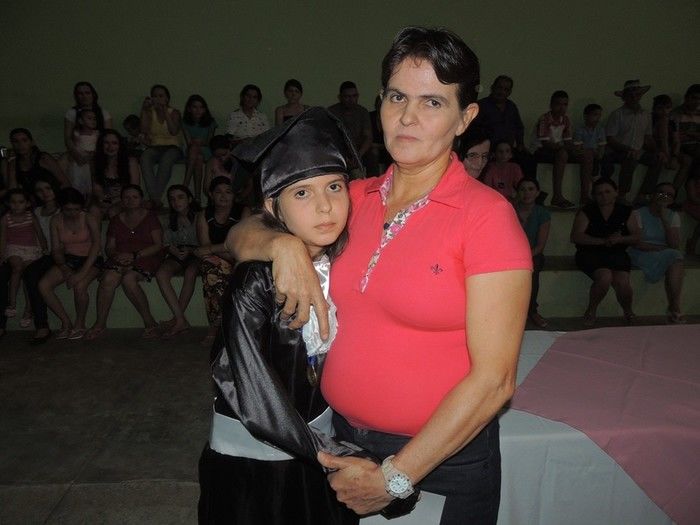 Estudantes participam de solenidade de entrega de certificados e medalhas - Imagem 64