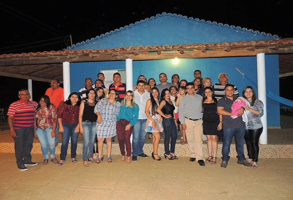 Servidores do Josefina Getirana Neta realizam festa de confraternização