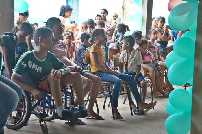 Primeira Dama de Monte Alegre do Piauí faz entrega de presentes na comunidade Paus.  - Imagem 3