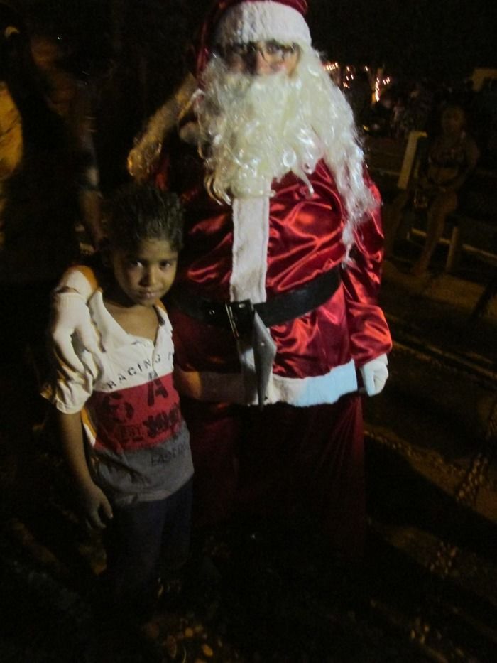 Papai Noel Faz entrega de Presentes na Praça Central de Agricolândia - Imagem 10