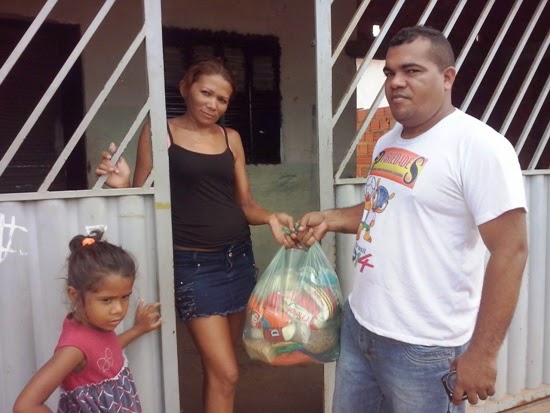 Loja Jp Variedades Faz entrega de Cesta de Alimentos da Campanha Natal sem Fome - Imagem 12