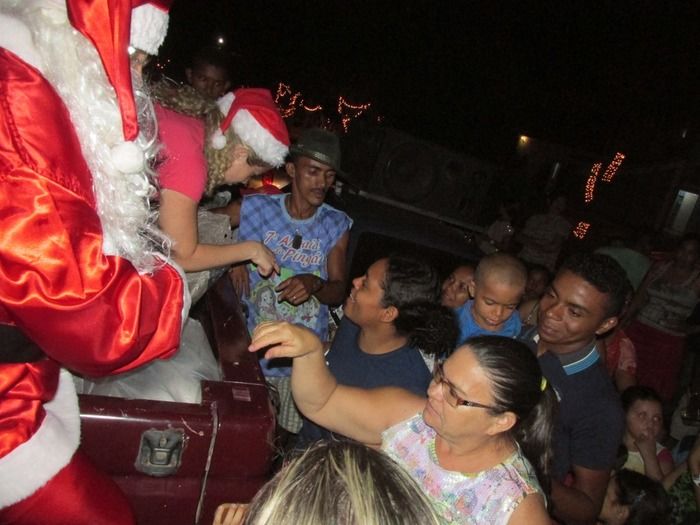 Papai Noel Faz entrega de Presentes na Praça Central de Agricolândia - Imagem 18