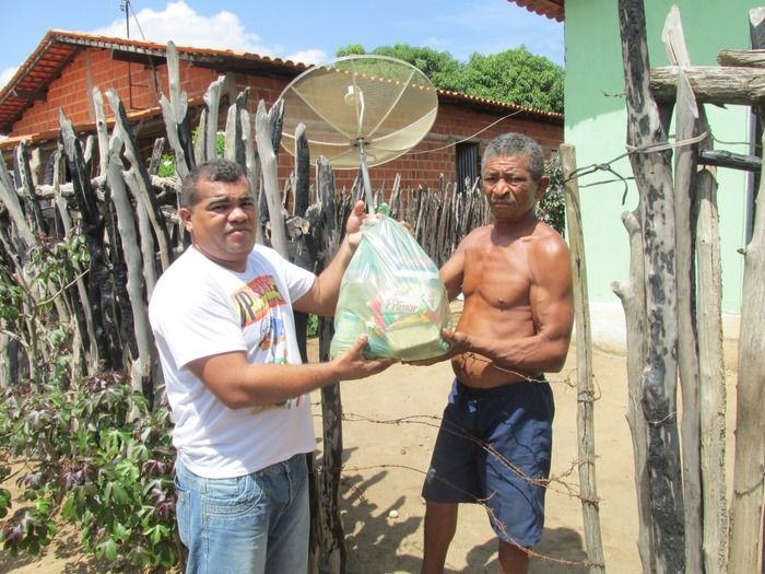 Loja Jp Variedades Faz entrega de Cesta de Alimentos da Campanha Natal sem Fome - Imagem 8