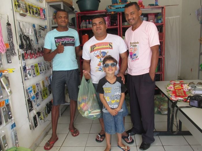 Loja Jp Variedades Faz entrega de Cesta de Alimentos da Campanha Natal sem Fome - Imagem 4