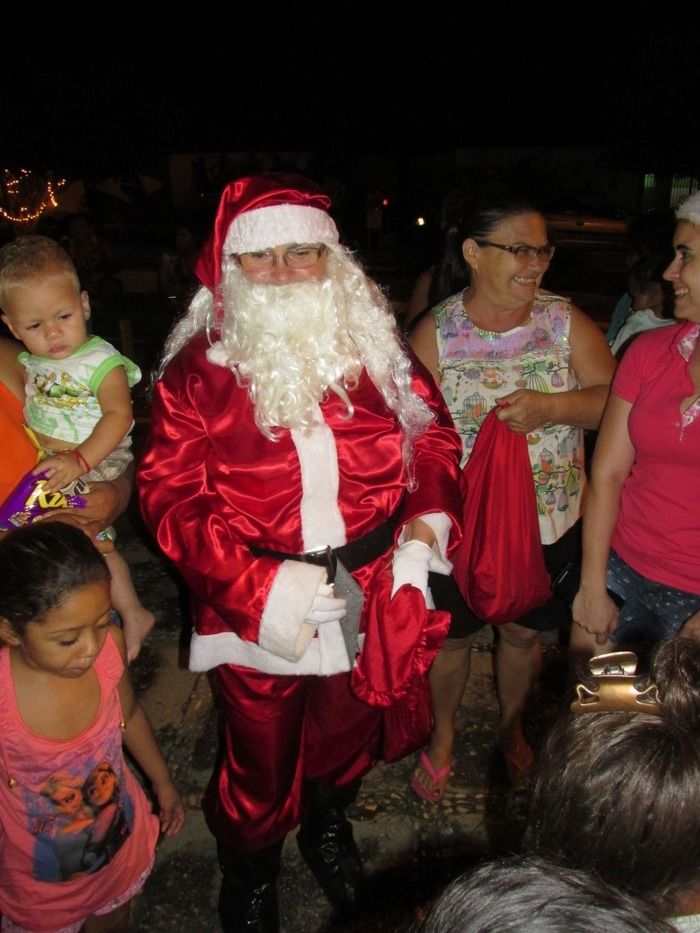 Papai Noel Faz entrega de Presentes na Praça Central de Agricolândia - Imagem 6
