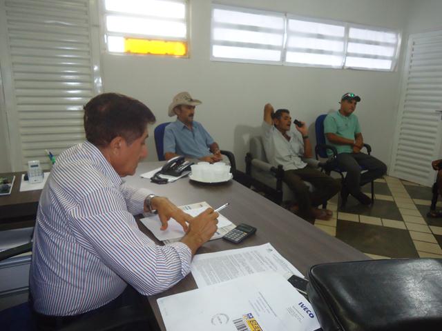 Prefeito realizou reunião com Permissionários dos Boxes da Rodoviária - Imagem 7