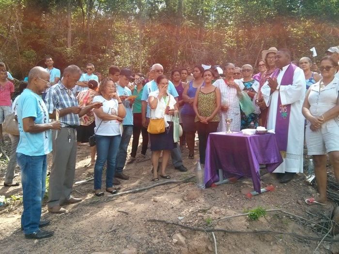 Igreja Católica realiza Missa às margens da BR 135 em solidariedade às vítimas e em apelo às autoridades  - Imagem 1
