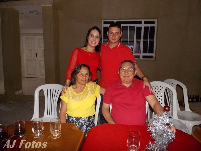 Vereador Dr. Salvador Neto e esposa enfermeira Amanda Resende realizou ceia natalina aos amigos - Imagem 21