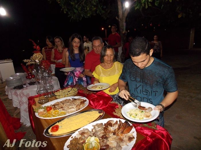 Vereador Dr. Salvador Neto e esposa enfermeira Amanda Resende realizou ceia natalina aos amigos - Imagem 15