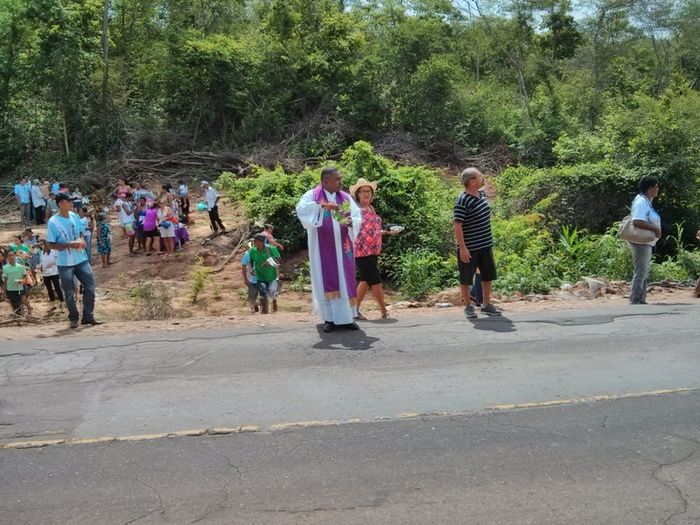 Igreja Católica realiza Missa às margens da BR 135 em solidariedade às vítimas e em apelo às autoridades  - Imagem 8