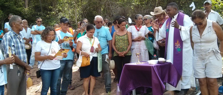 Igreja Católica realiza Missa às margens da BR 135 em solidariedade às vítimas e em apelo às autoridades 