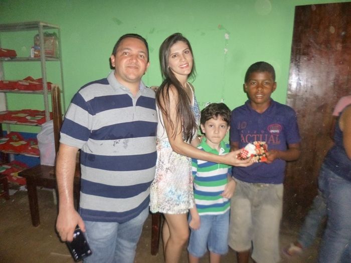 Prefeitura faz distribuição de filtros, colchões, lençóis, fronhas e muitos brinquedos além de entrega de casas populares  - Imagem 11